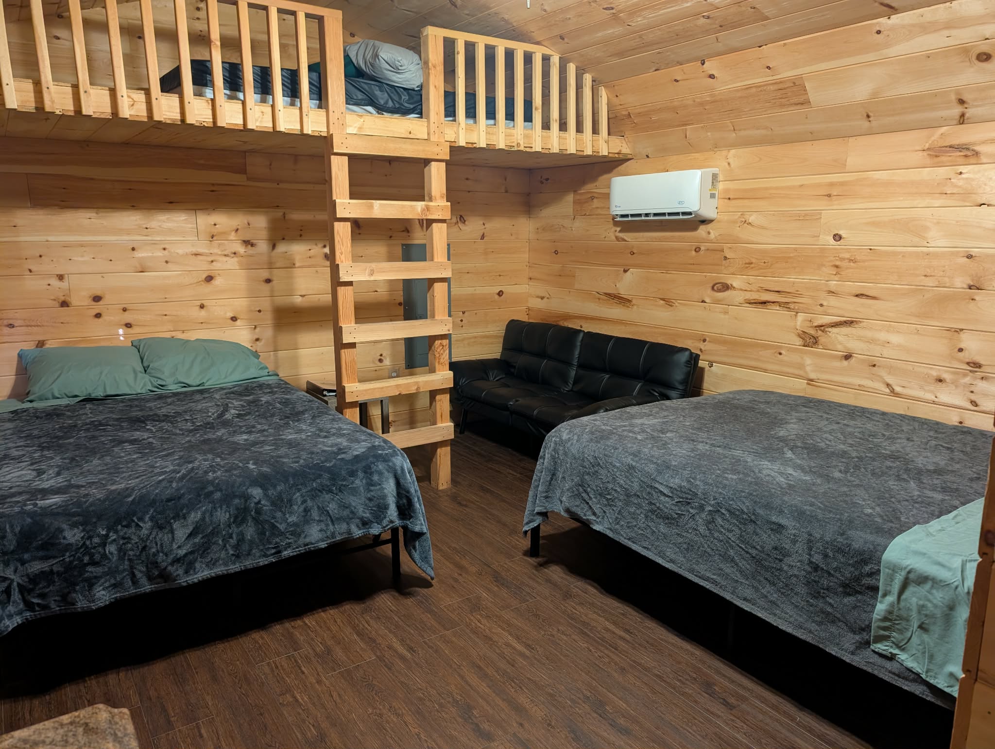 Cardinal Cabin Image 1