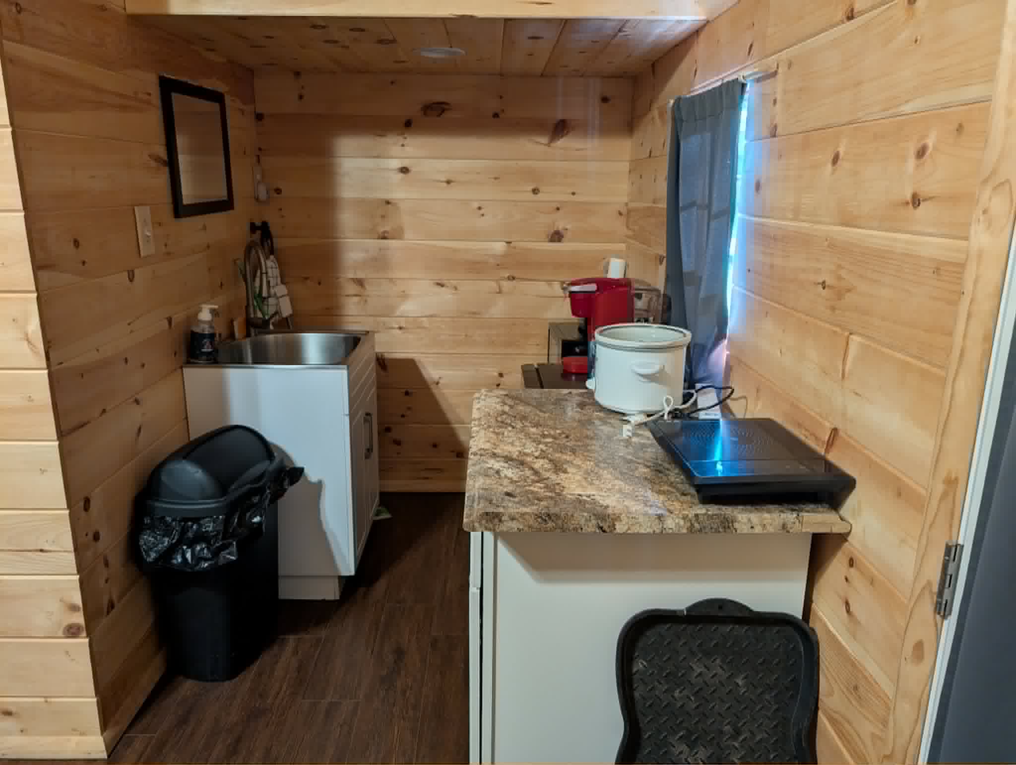 Cardinal Cabin Image 2